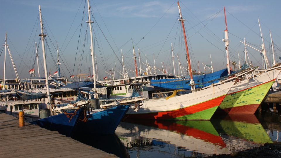 Boats docked off an Indonesian island. Photo: Flickr / Arian Zwegers