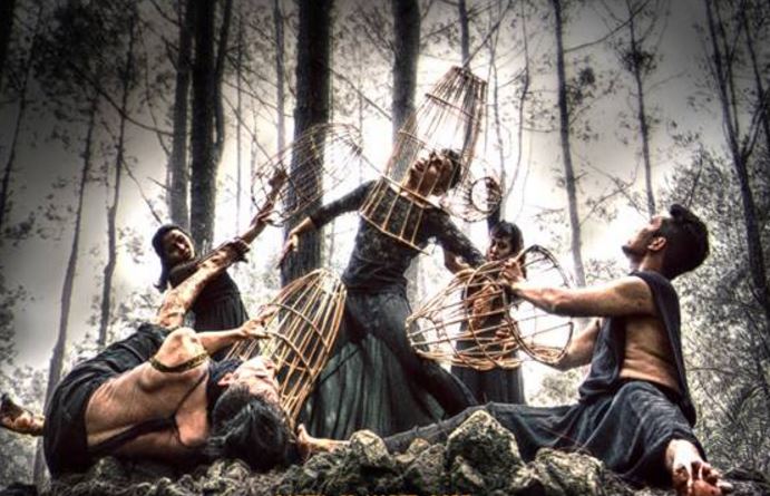 Mila Art Dance presents “Lukah Gilo” at Galeri Indonesia Kaya this Saturday.