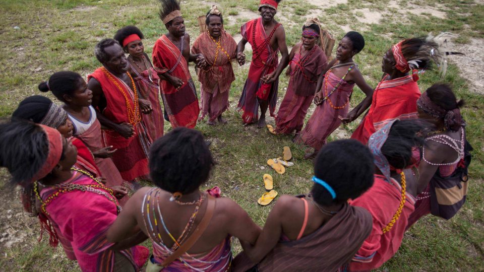 Papuanese from the Tehit tribe dance during the traditional ceremony in Teminabuan, South Sorong, West Papua. Two villages in South Sorong, Mangroholo and Sira, officially received a permit from the government to manage social forestry in their area. Photo: Greenpeace