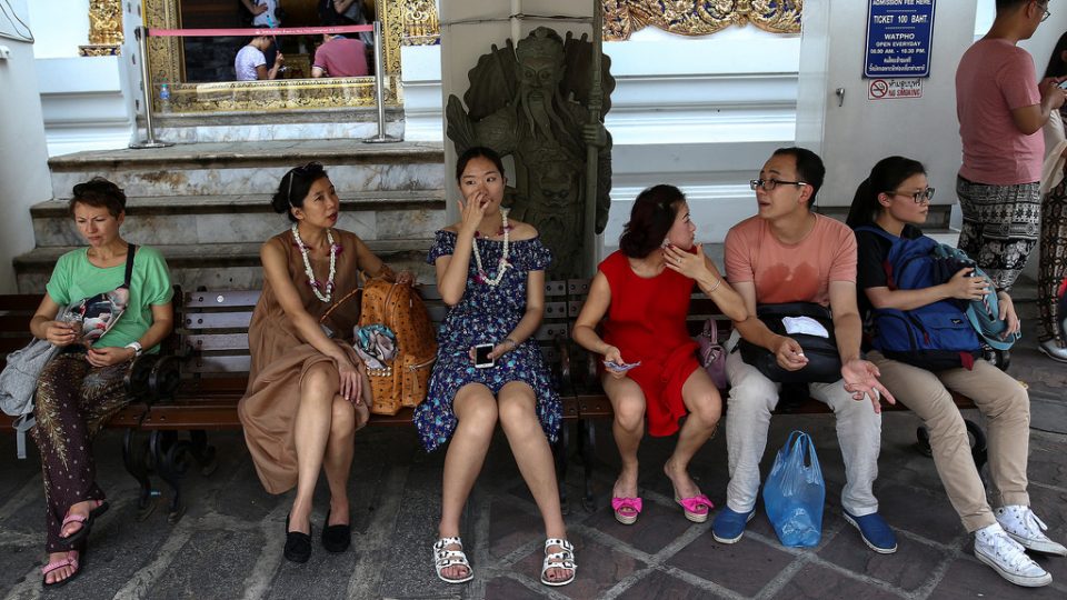 Chinese tourists take a break at Wat Pho in Bangkok, October 3, 2016. Photo: Athit Perawongmetha/ Reuters