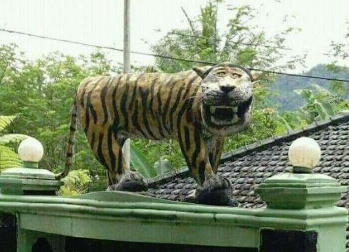 The Cisewu army base tiger mascot. Photo: Facebook / Kementrian Humor Indonesia
