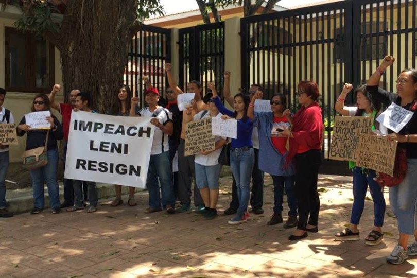 Supporters of Pres. Rodrigo Duterte rallying outside the Office of the Vice President, calling for the impeachment of VP Leni Robredo. PHOTO: Jeff Hernaez/DZMM via ABS-CBN News