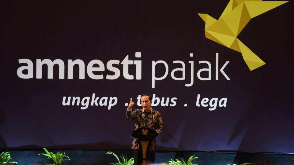 Indonesian President Joko Widodo speaks about the tax amnesty program to members of the business community in Jakarta, Indonesia February 28, 2017 in this photo taken by Antara Foto. Antara Foto/Akbar Nugroho Gumay/via REUTERS
