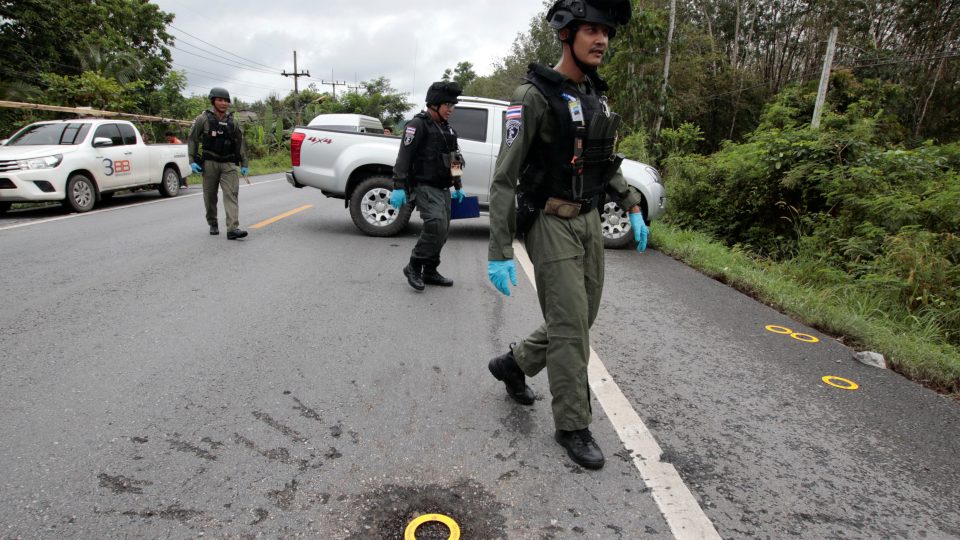 A file photo of military personnel inspect a site of an attack at Krong Pinang district, in the troubled southern province of Yala, Thailand, April 3, 2017. Photo: Surapan Boonthanom/ Reuters