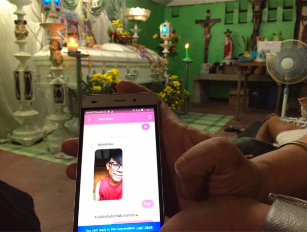 The victim’s mom had to kiss her employer’s feet to be allowed to come home. PHOTO: Facebook/ Howie Severino