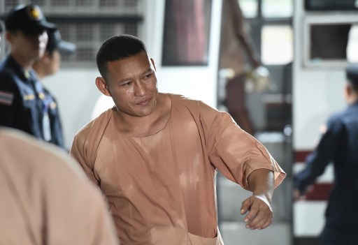 Suspected Laotian drug kingpin Xaysana Keopimpha (C) arrives at a criminal court in Bangkok on April 18, 2017. Photo: AFP
The Laos national denied being a major regional drug smuggler at a Bangkok court on April 18 in a case that has ensnared Thai celebrities and shone a spotlight on communist Laos’ lynchpin role in fuelling the trade. / AFP PHOTO / LILLIAN SUWANRUMPHA