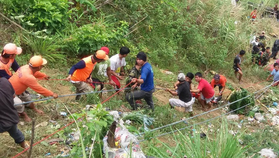 Nueva Ecija bus crash kills over 25 people | Coconuts