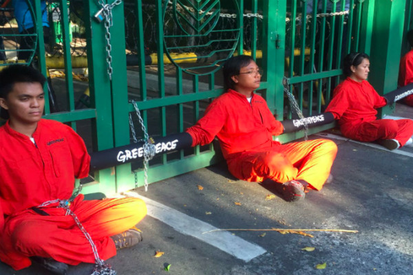 Members of Greenpeace Philippines wore what appears to be a prisoner’s attire. PHOTO: ABS-CBN News