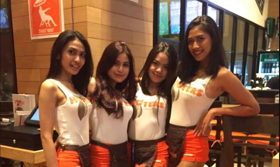Photo: Hooters Jakarta / Facebook