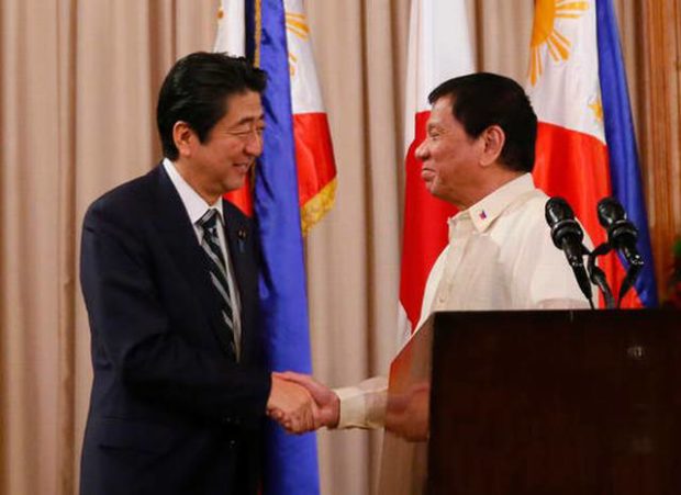 President Rodrigo Duterte and Japan Prime Minister Shinzō Abe share a light moment during 2016 state visit. PHOTO: PPD/Rey Baniquet