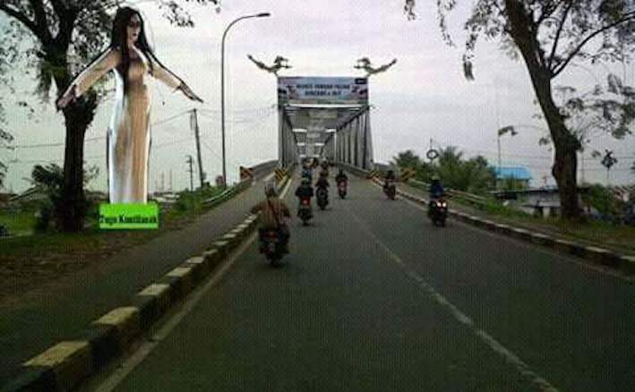 A meme imagining what a giant kuntilanak statue in Pontianak would look like. Photo: Facebook