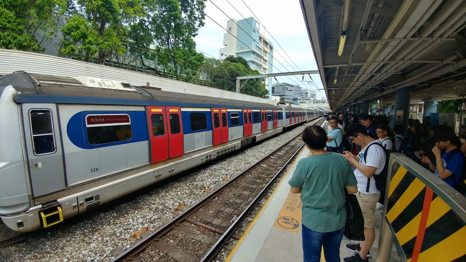 Delayed commuters waiting at the platform of Kowloon Tong Station just after the power stopped at around 3pm. Photo: Ho Tsz-wai via Facebook