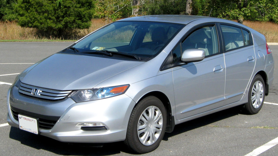 The first mass production parallel hybrid sold outside Japan was the 1st generation Honda Insight. PHOTO: Wikipedia