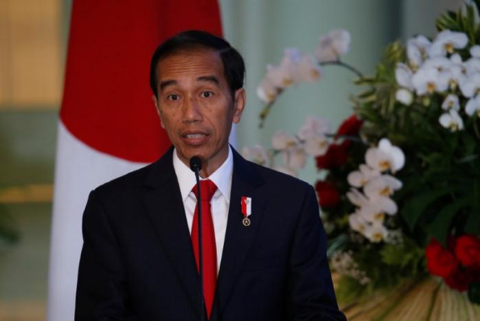 Indonesian President Joko Widodo talks to reporters during a news conference at the Bogor Palace, West Java, Indonesia January 15, 2017. REUTERS/Beawiharta